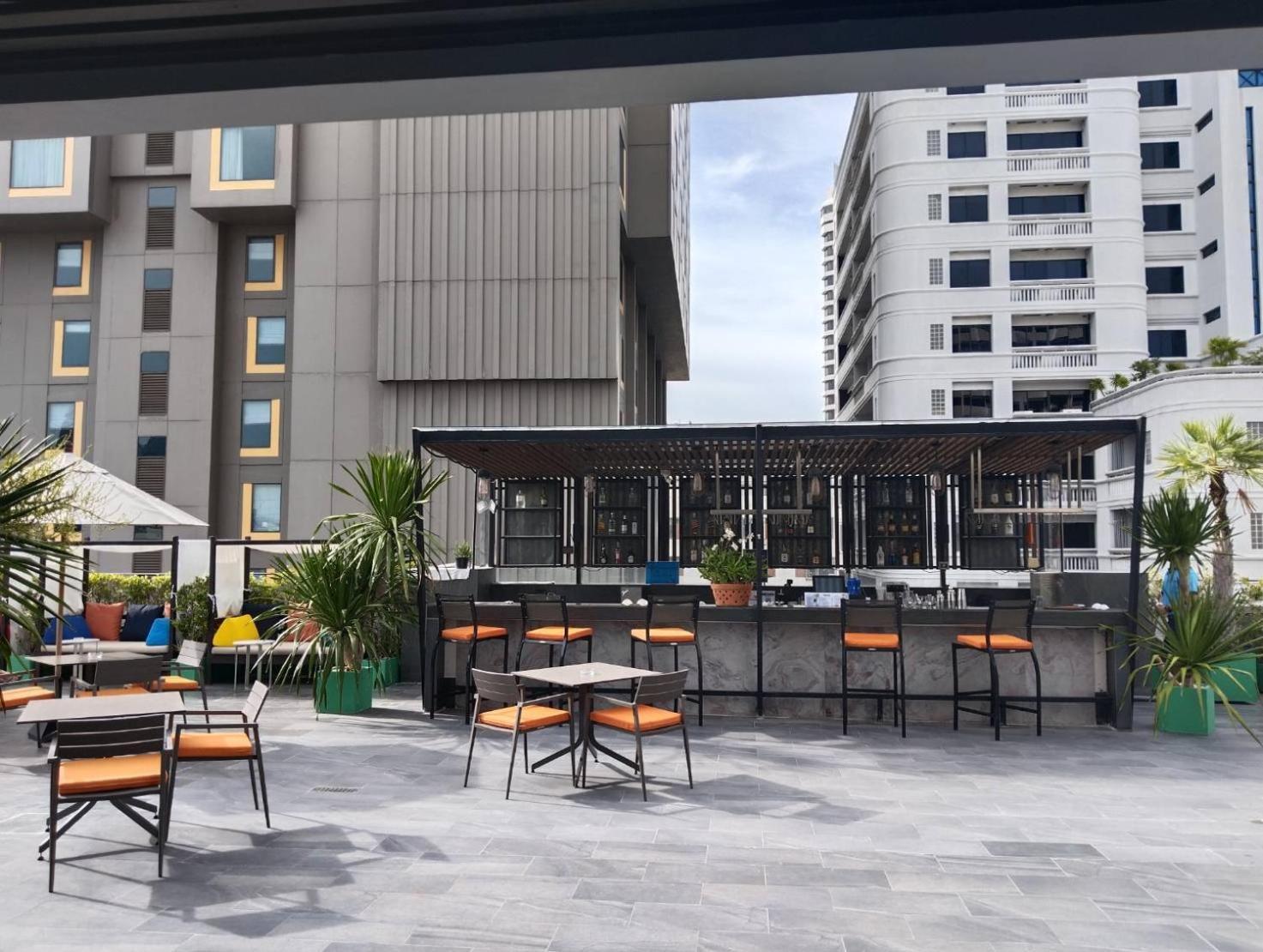 Citrus Suites Sukhumvit 6 By Compass Hospitality Bangkok Kültér fotó