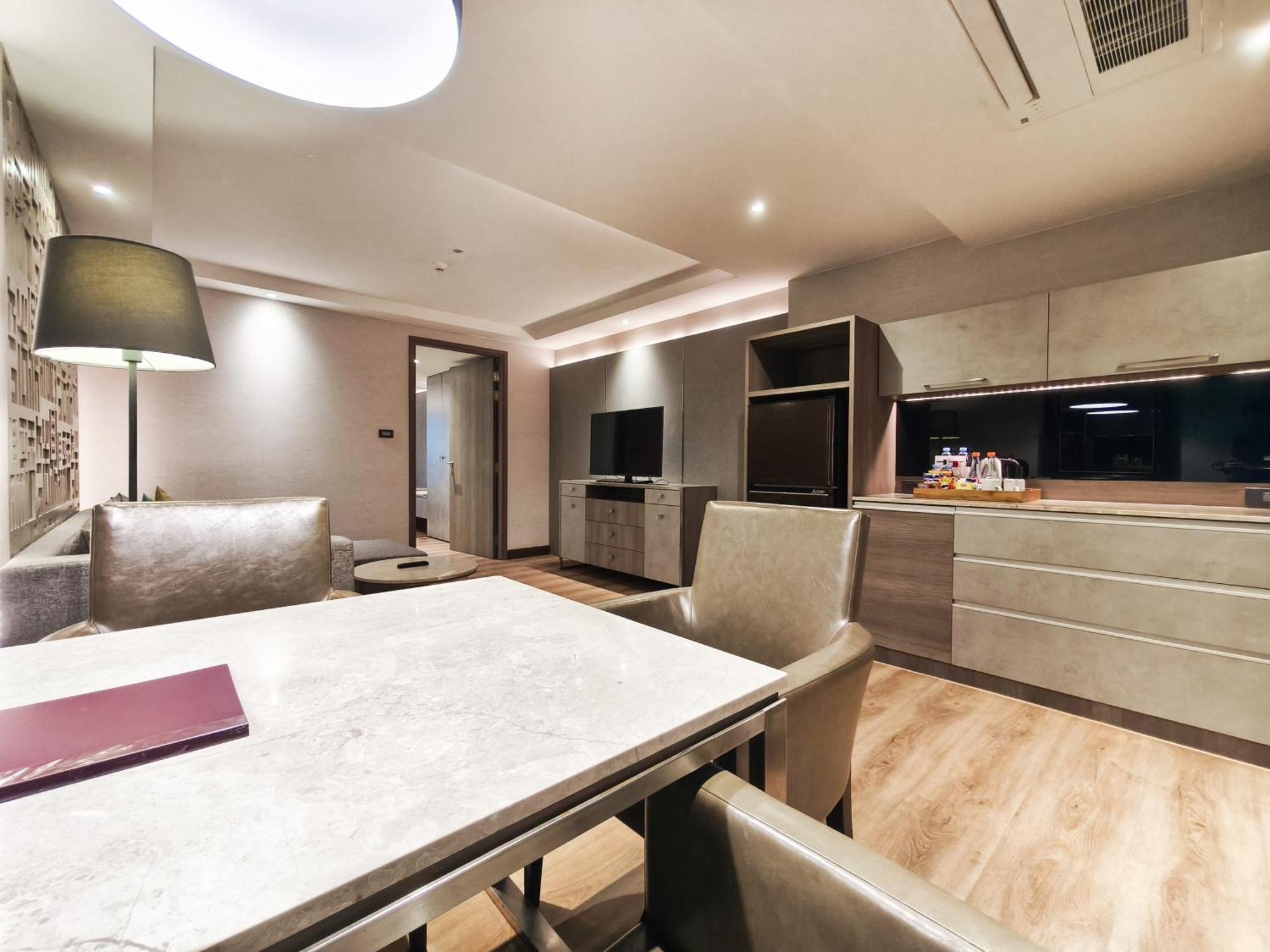 Citrus Suites Sukhumvit 6 By Compass Hospitality Bangkok Kültér fotó